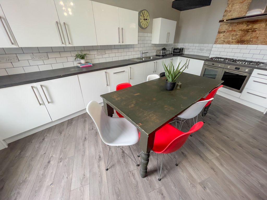 Property photo 3 of 10 Eb3F4D42-B3A3-4E7F-8568-8909Adaa916C_1_100_O