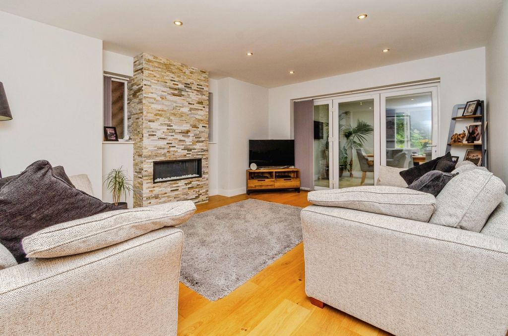 Property photo 2 of 17 Photo