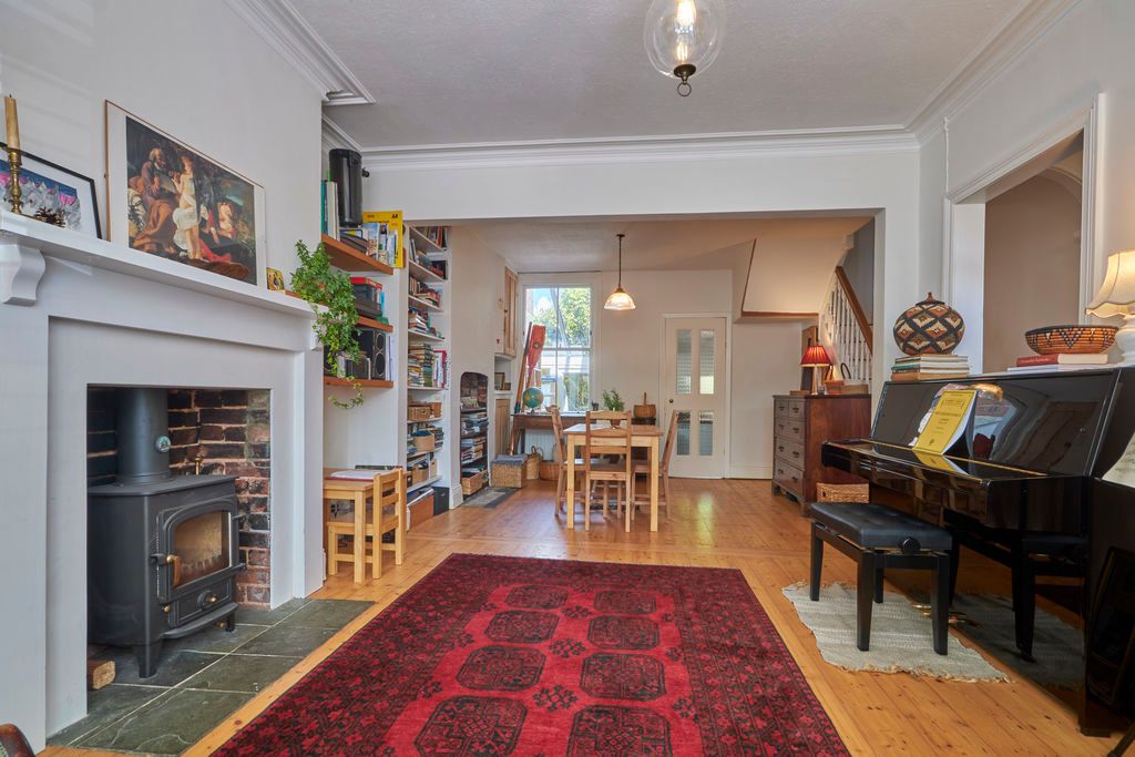Property photo 1 of 18 Living Room