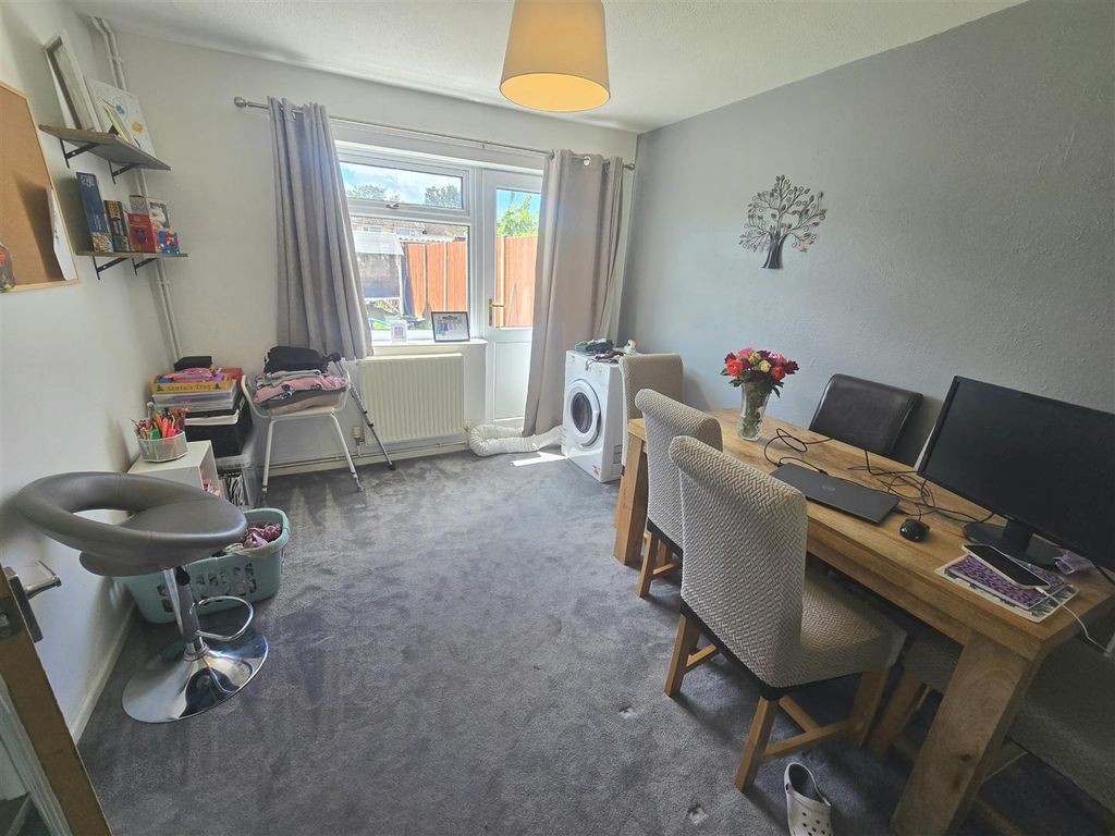 Property photo 3 of 11 Dining Area