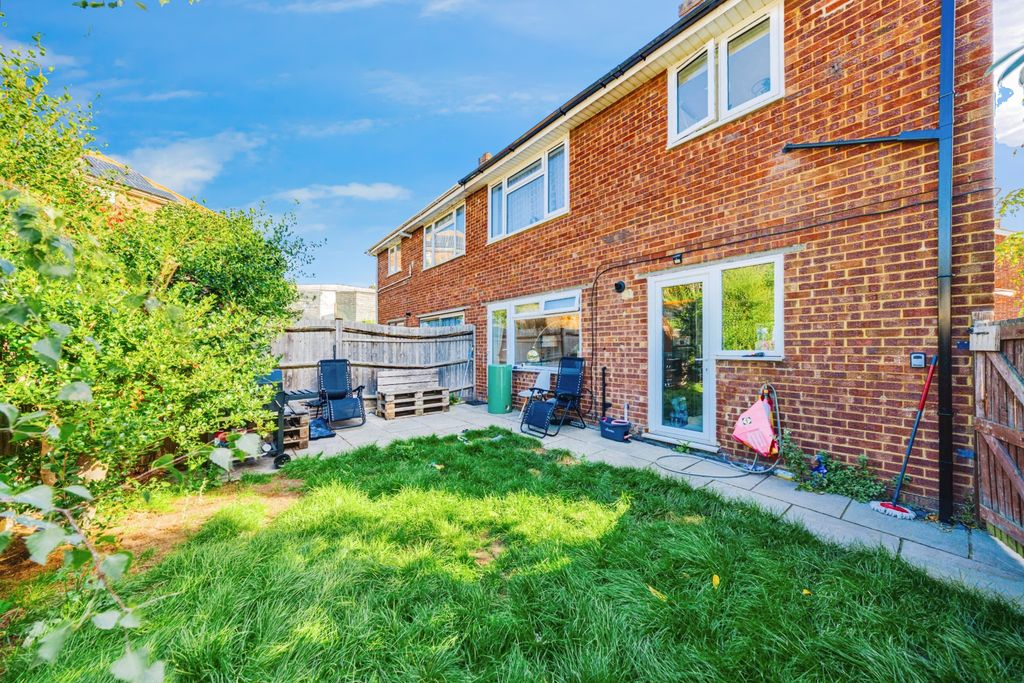 Property photo 3 of 19 Garden