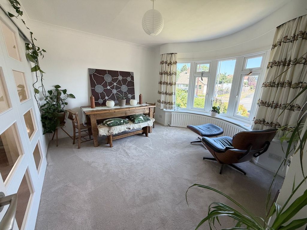 Property photo 3 of 27