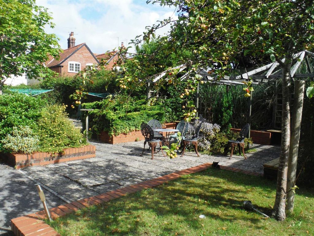 Property photo 2 of 5