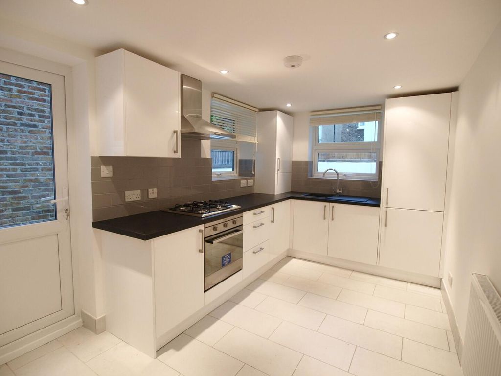 Property photo 3 of 8 Kitchen