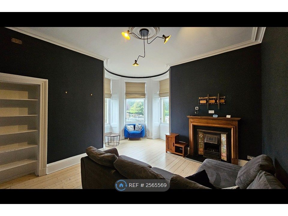 Property photo 1 of 10 Living Room