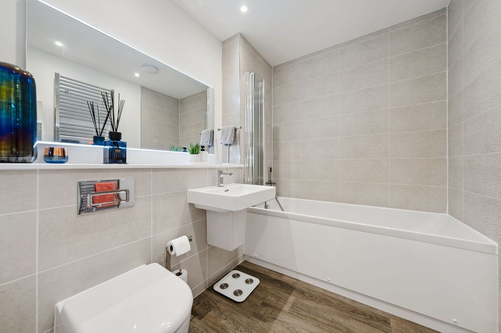 Additional image 17 of 2 bed flat for sale122 Festival Court, Main Door, Prince's Quay, Glasgow G51