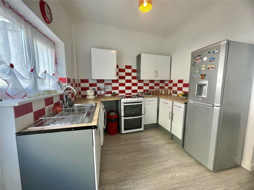 Property photo 3 of 9 Kitchen