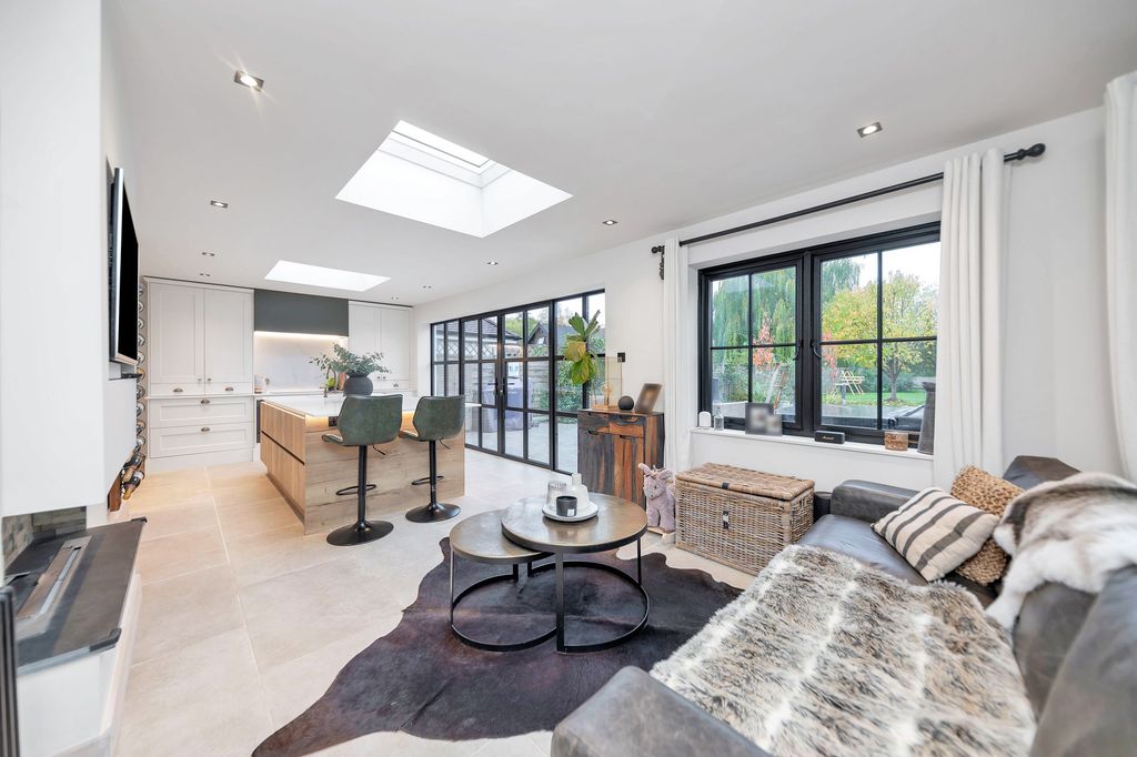 Property photo 3 of 33