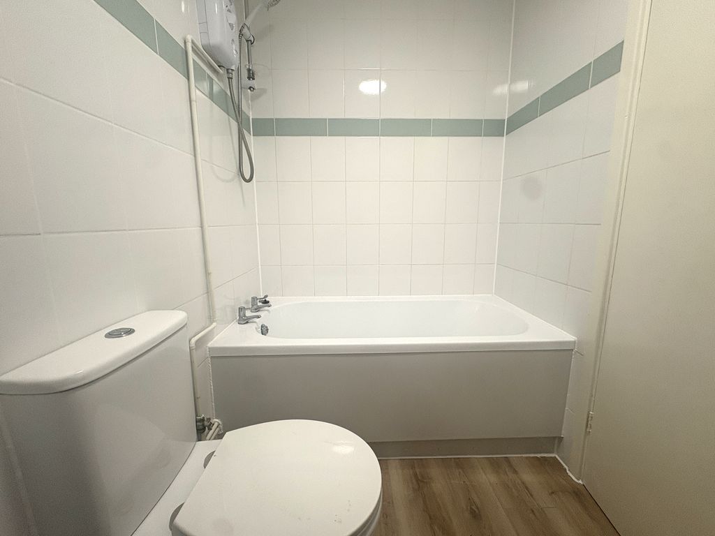 Property photo 3 of 6 Bathroom
