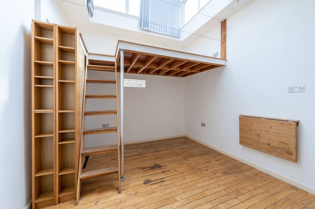 Property photo 2 of 6