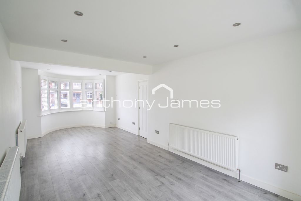 Property photo 2 of 9 Gallery