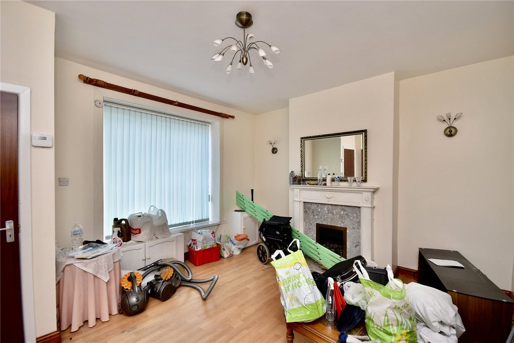 Property photo 2 of 11 Lounge