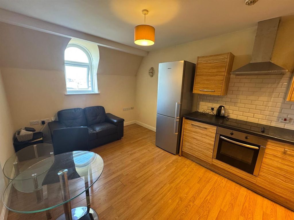 Property photo 1 of 10 Lounge