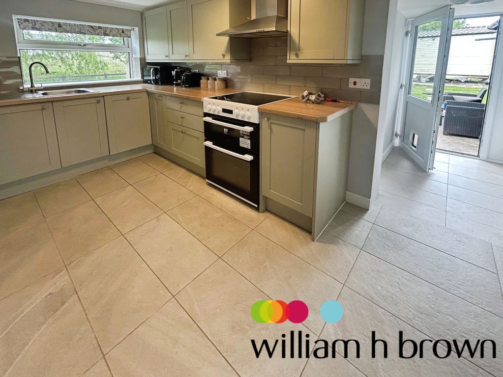Property photo 2 of 11 Kitchen