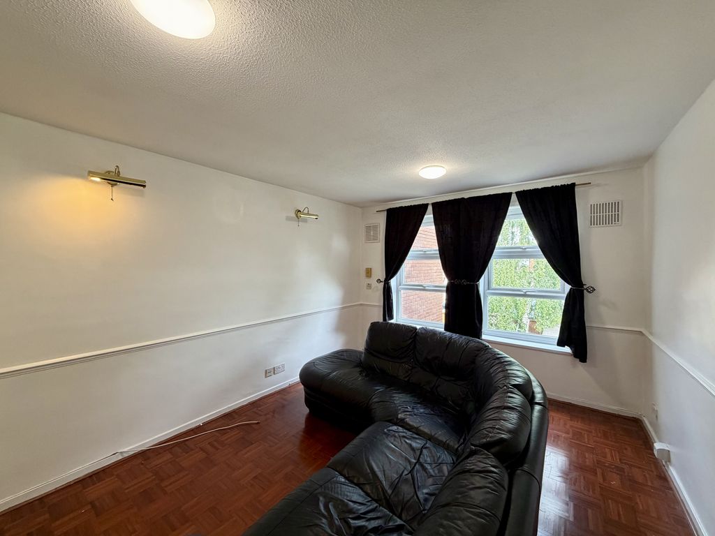 Property photo 1 of 4 1 Bed Maisonette To Rent Lupin Close, West Drayton Ub7