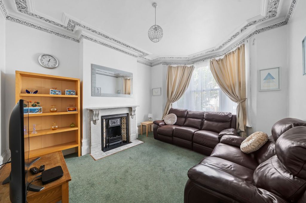Property photo 2 of 24