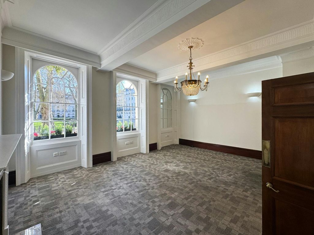 Property photo 2 of 3 2930 Fitzroy Square43.Jpeg