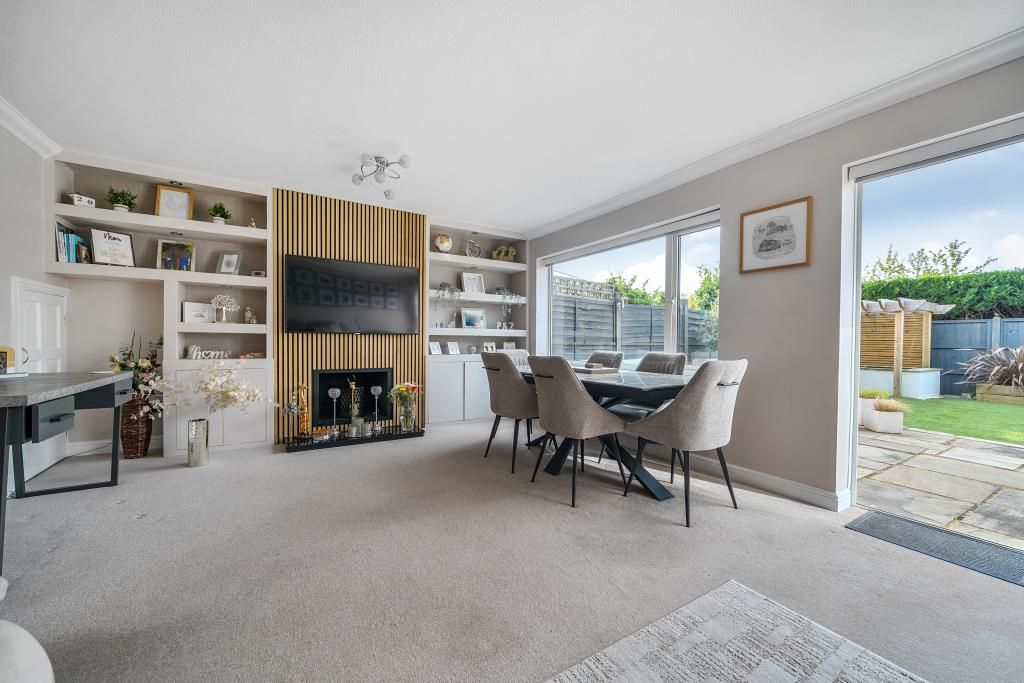 Property photo 3 of 20 Living Room