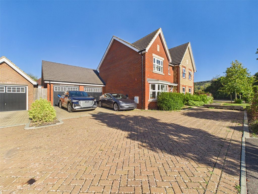 Property photo 3 of 20 Picture No. 27