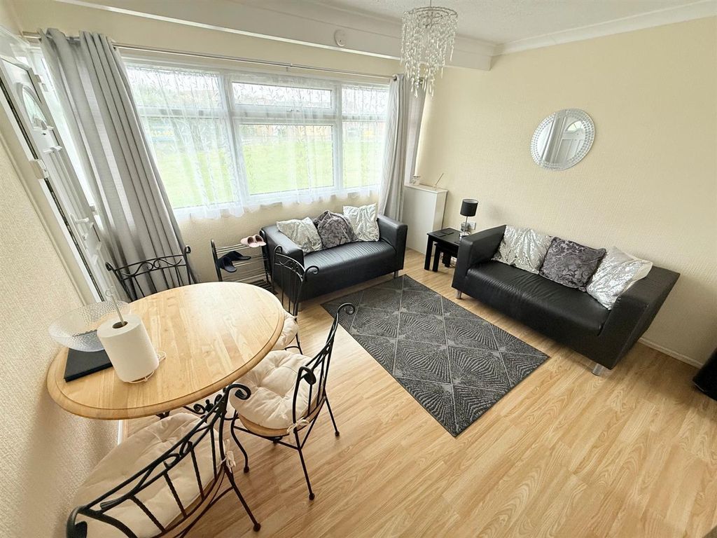 Property photo 3 of 10 Living Room