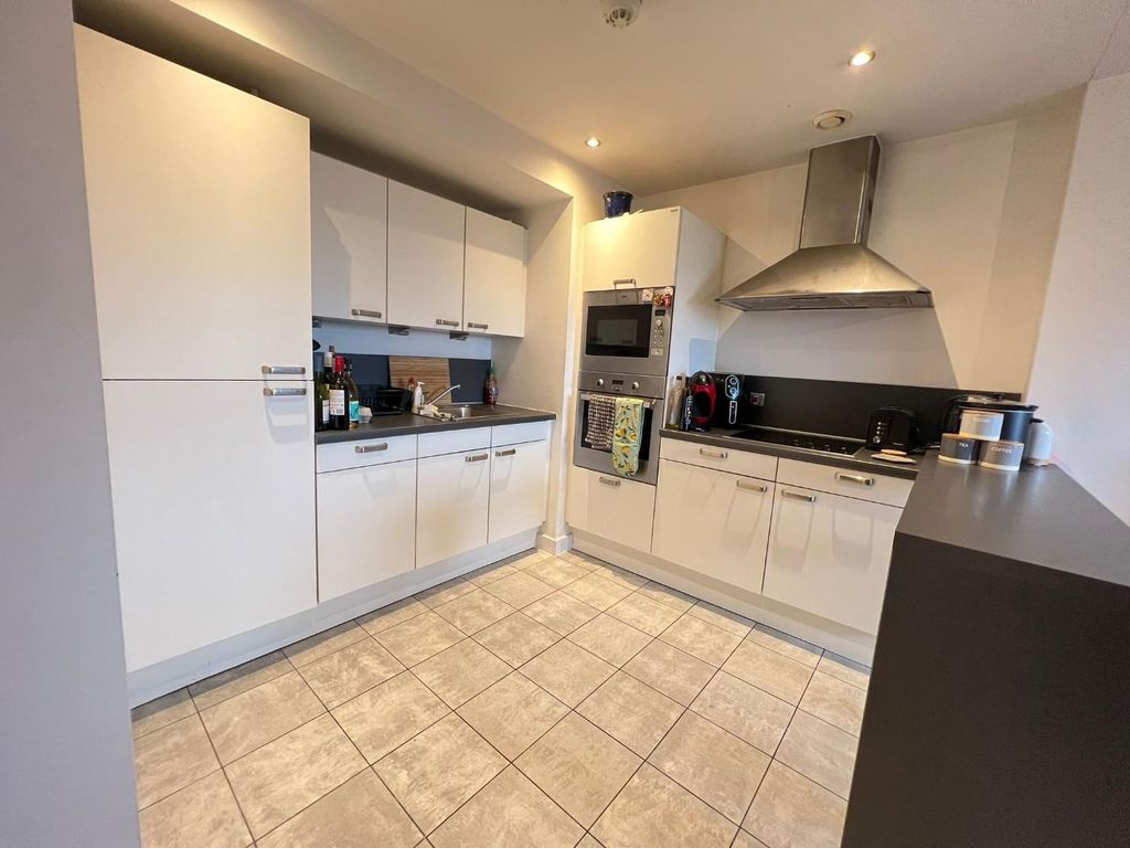 Property photo 3 of 11 Kitchen