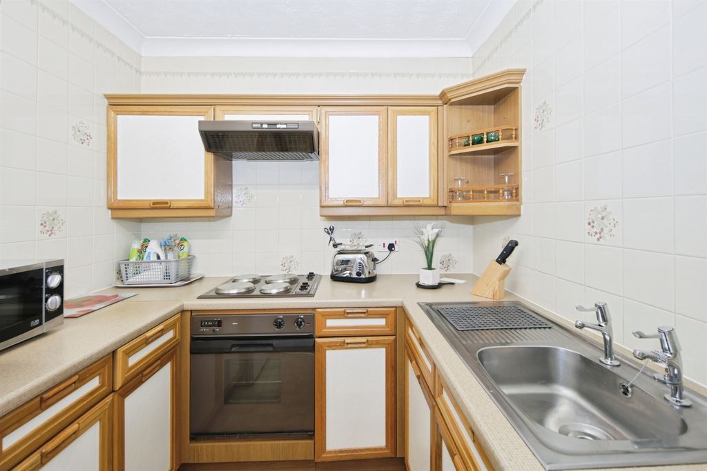 Property photo 3 of 12