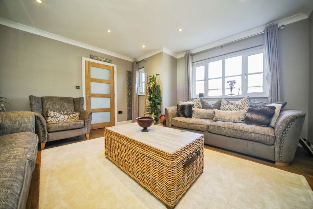 Property photo 2 of 19 Pbox-Img.Jpg