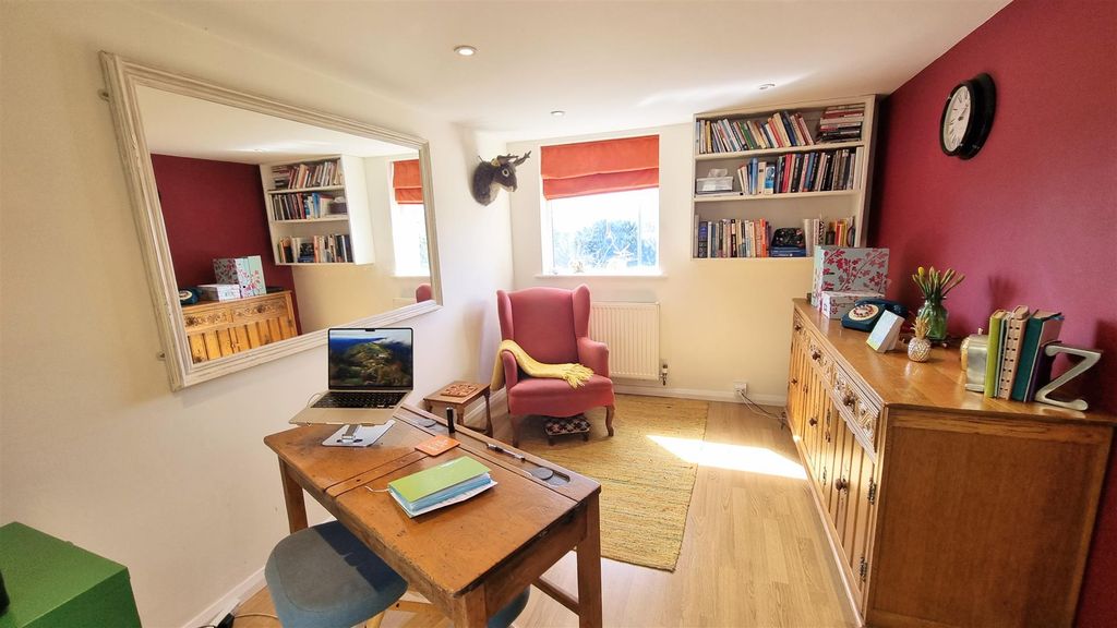 Property photo 2 of 10 Shared Reception Room