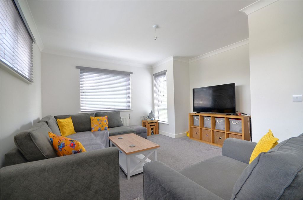 Property photo 1 of 10 Lounge