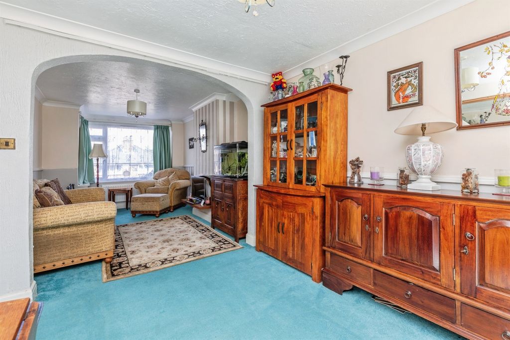 Property photo 3 of 16