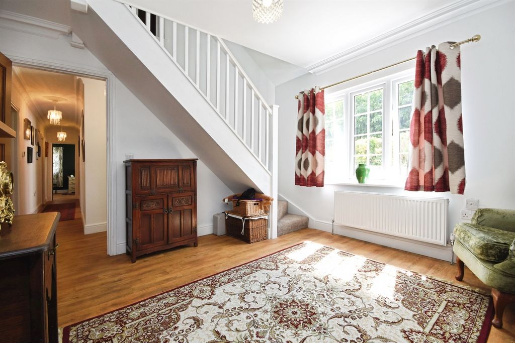 Property photo 2 of 17