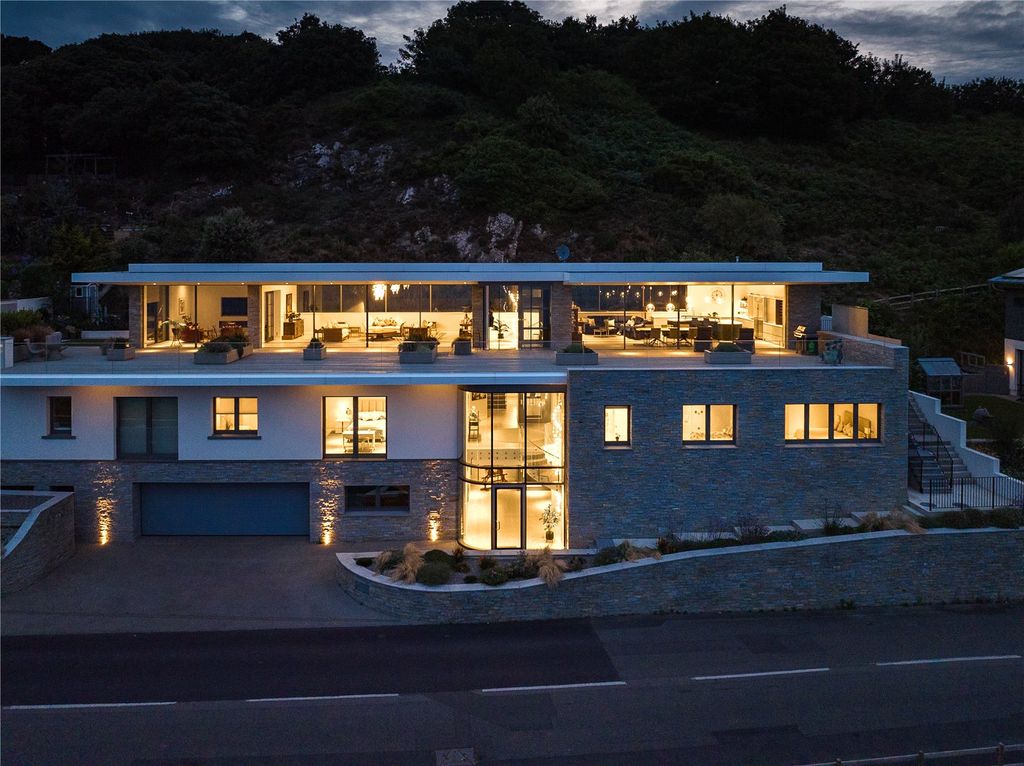 Property photo 1 of 36 Aerial Dusk