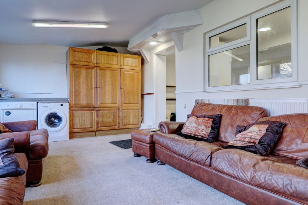 Property photo 2 of 10 Picture No. 11