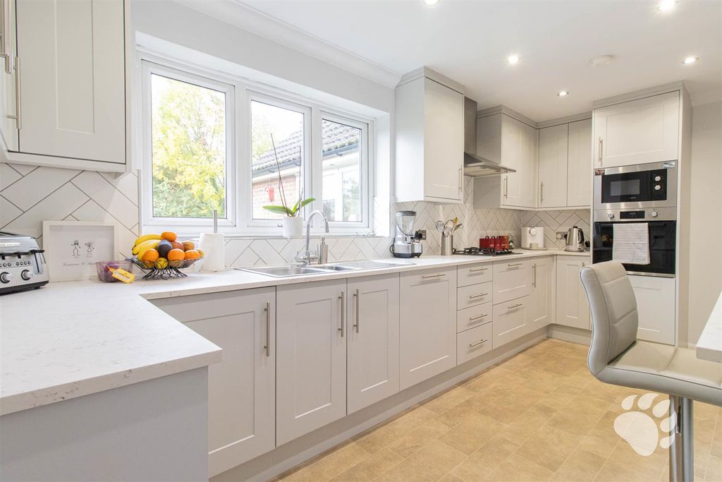 Property photo 2 of 26 Kitchen