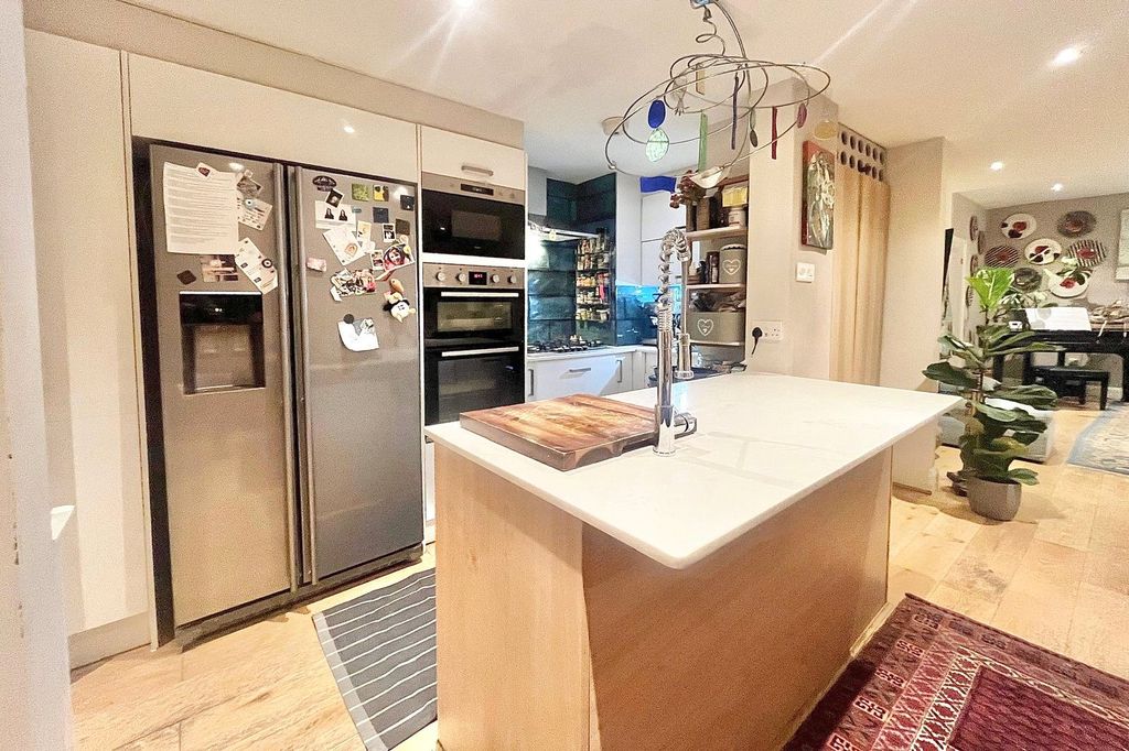 Property photo 3 of 15 Picture No. 32