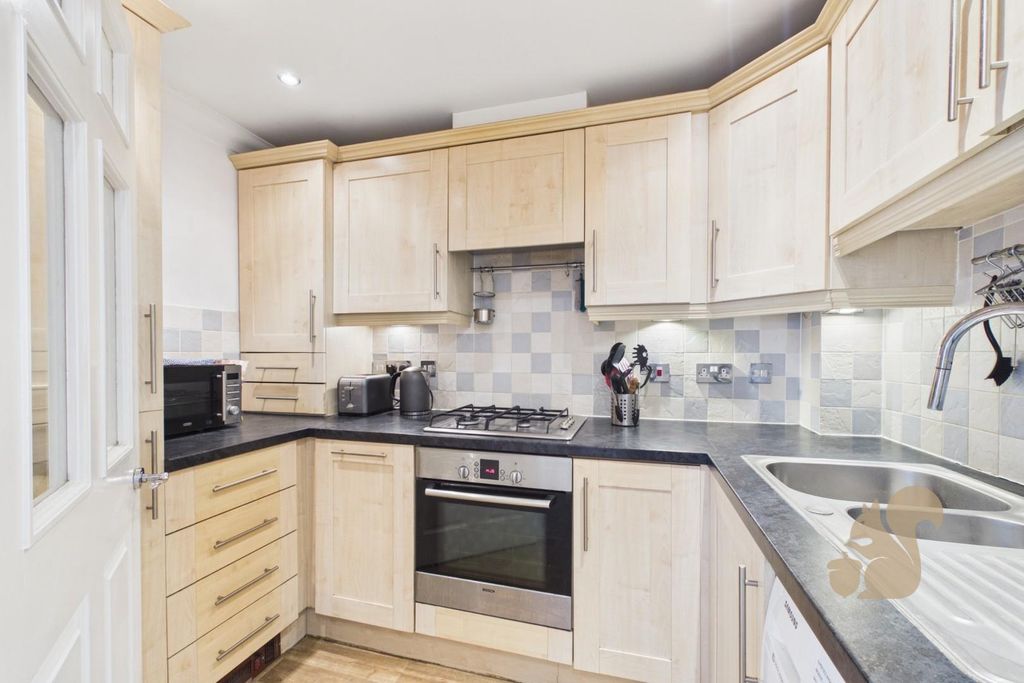 Property photo 3 of 17 Cam01659G0-Pr0828-Still009.Jpg