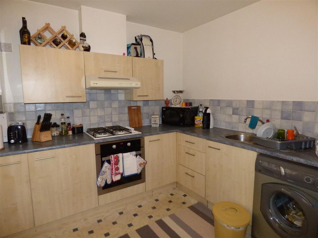 Property photo 3 of 5 Kitchen