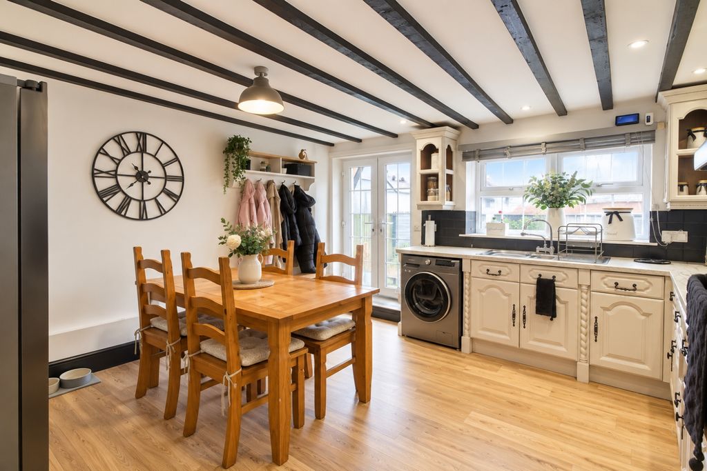 Property photo 3 of 19 Bea0Adf0-Dfaa-45A3-9B61-8Eb25cc9Ac89