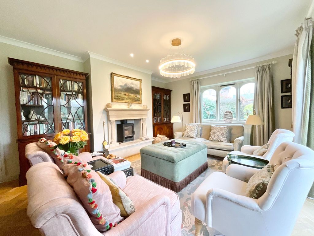 Property photo 2 of 28