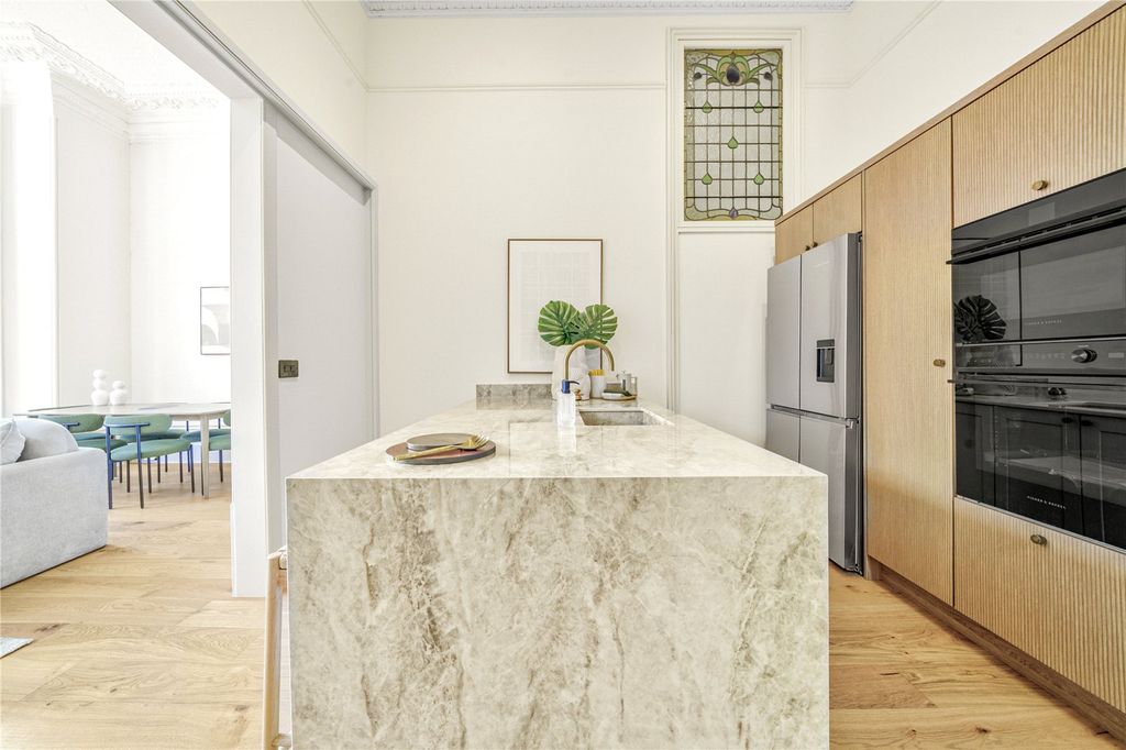 Property photo 3 of 19 Picture 3