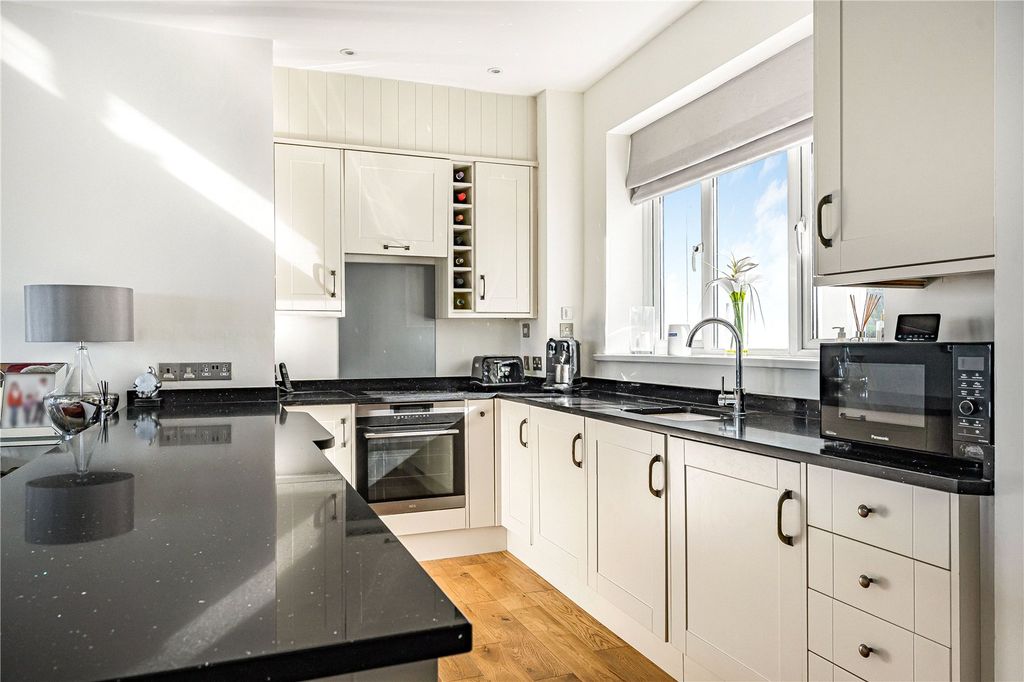 Additional image 7 of 3 bed flat for saleEsplanade Road, Newquay, Cornwall TR7