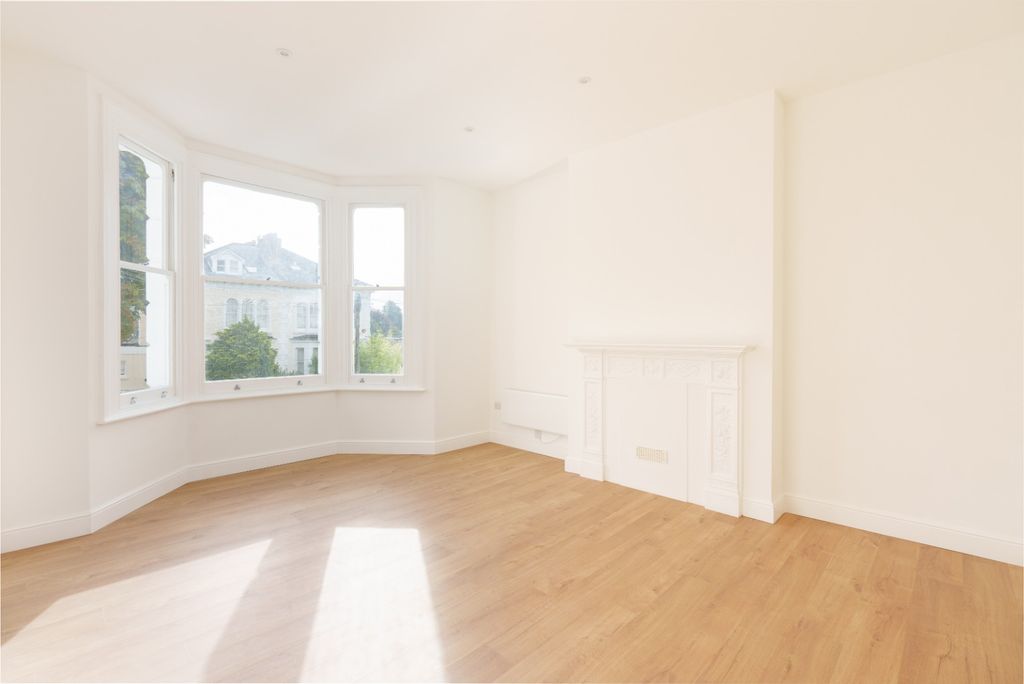 Property photo 2 of 15 4165724