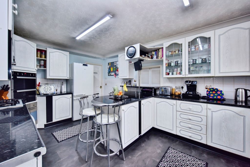 Property photo 3 of 24 Fbb_4149Edit