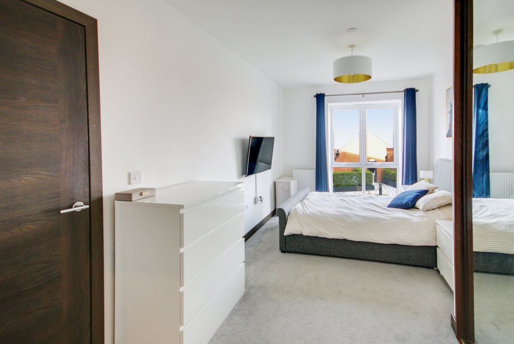 Additional image 7 of 2 bed flat for saleQueens Road, East Grinstead RH19