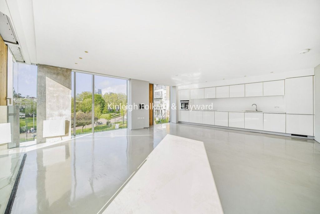 Property photo 3 of 13 A7A52Bcc-Da7F-4405-8