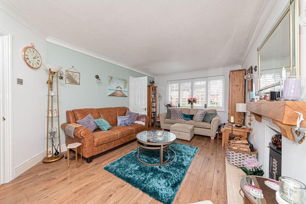 Property photo 3 of 17 Living Room