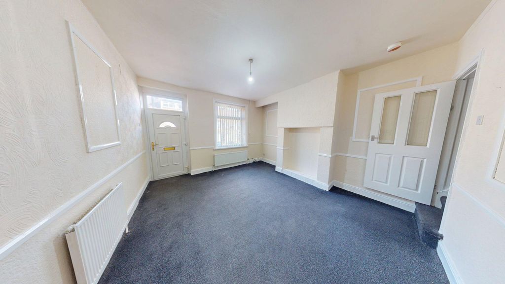 Property photo 3 of 6 37-Holme-Street-09262025_122458