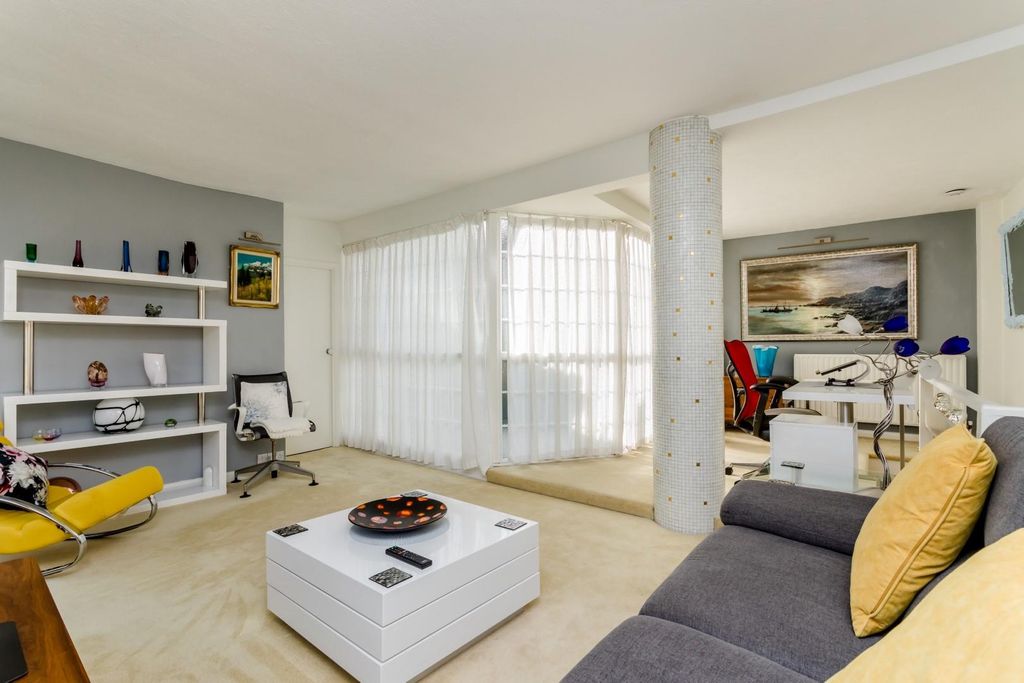 Property photo 2 of 24 Toronto Terrace-7.Jpg