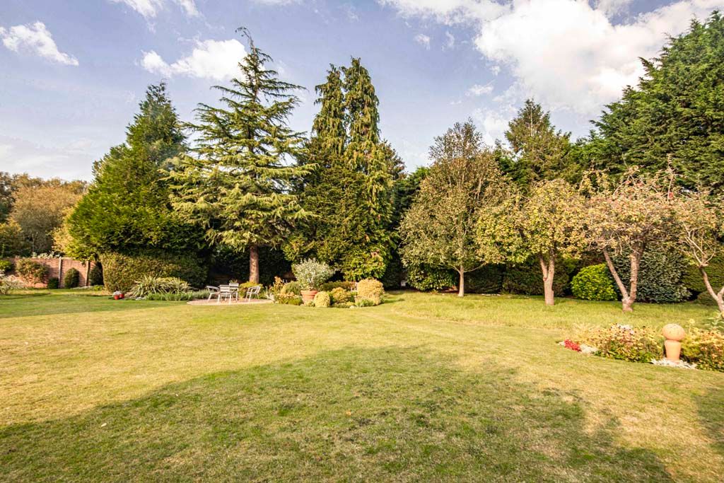 Property photo 2 of 18