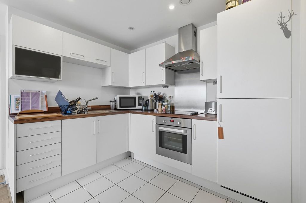 Property photo 3 of 17